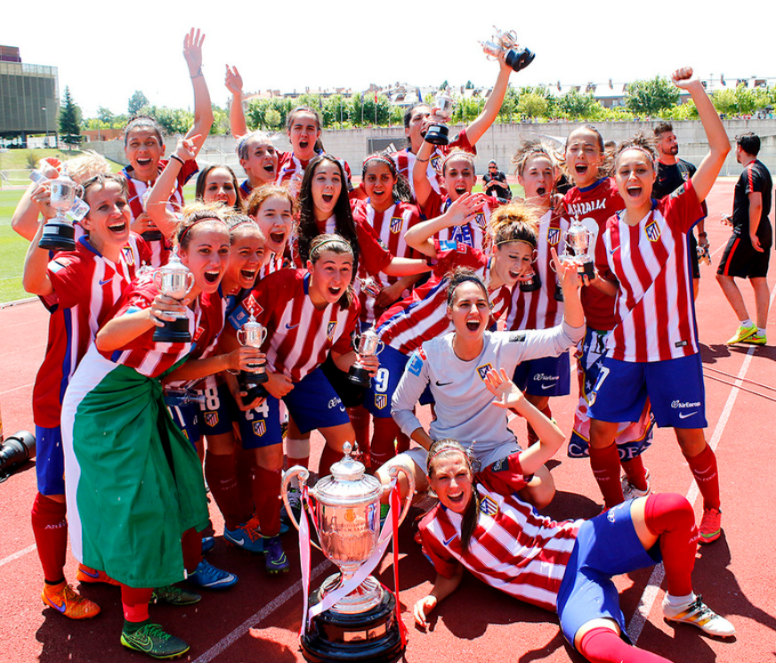 Las jugadoras del Atlético de Madrid celebrando el título de la Copa de la Reina en 2016