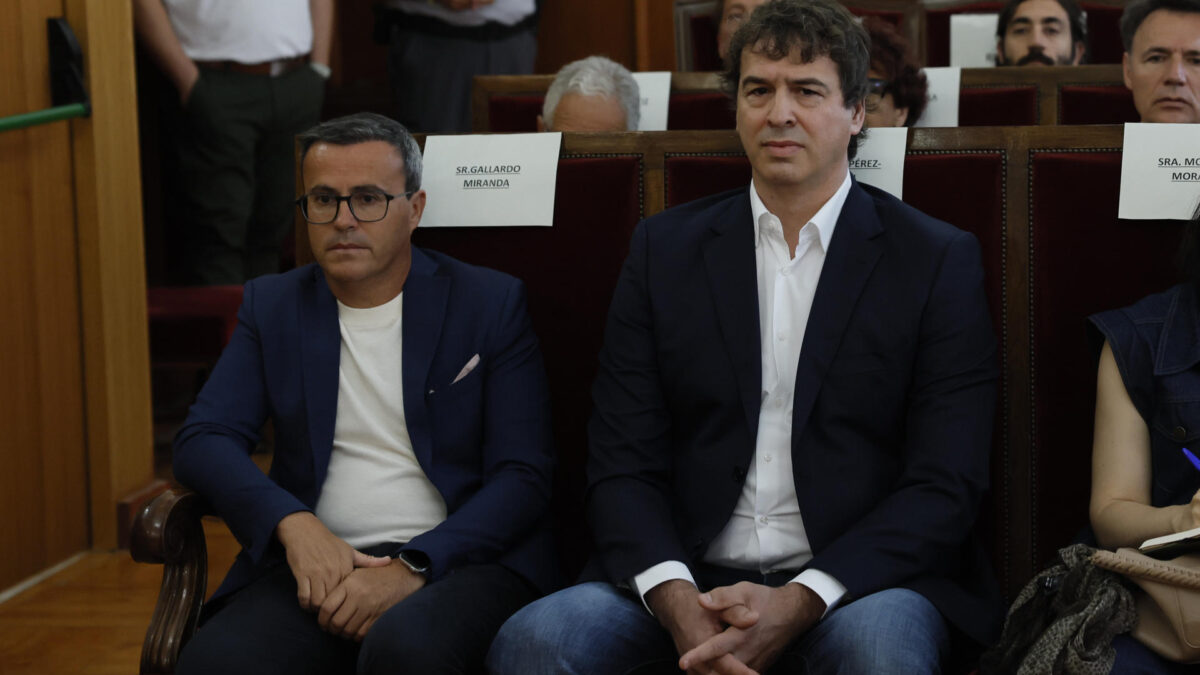 BADAJOZ (ESPAÑA), 28/05/2026.- El hermano del presidente del gobierno David Sánchez y Miguel Ángel Gallardo, ex líder del PSOE extremeño, este jueves en la Audiencia de Badajoz, donde se inicia el juicio por el proceso de contratación de David Sánchez, hermano del presidente del Gobierno, en la Diputación de Badajoz. EFE/ Ballesteros POOL