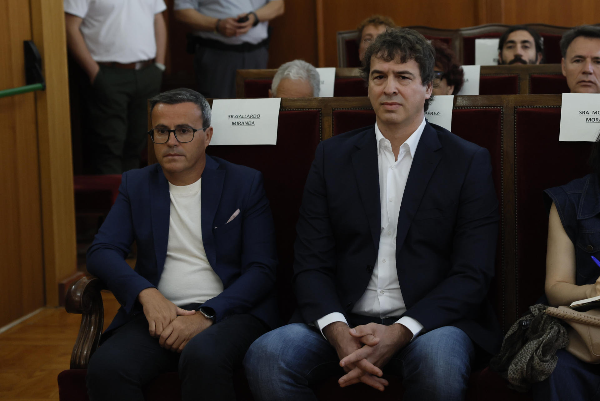 BADAJOZ (ESPAÑA), 28/05/2026.- El hermano del presidente del gobierno David Sánchez y Miguel Ángel Gallardo, ex líder del PSOE extremeño, este jueves en la Audiencia de Badajoz, donde se inicia el juicio por el proceso de contratación de David Sánchez, hermano del presidente del Gobierno, en la Diputación de Badajoz. EFE/ Ballesteros POOL