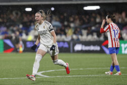 Athenea del Castillo celebra un gol esta temporada. EFE/ Ana Escobar