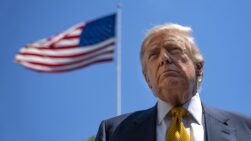 WASHINGTON (United States), 12/05/2026.- US President Donald Trump speaks to the press before departing the White House for China, in Washington, DC, USA, 12 May 2026. President Trump is leaving the US to visit China where he will meet with President Xi in Beijing. EFE/EPA/BONNIE CASH / POOL