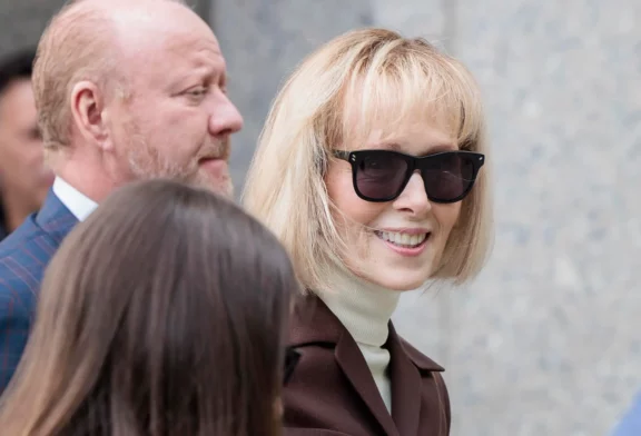 La escritora E. Jean Carroll.