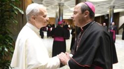 El obispo de Tenerife, Eloy Santiago, con el Papa León XIV