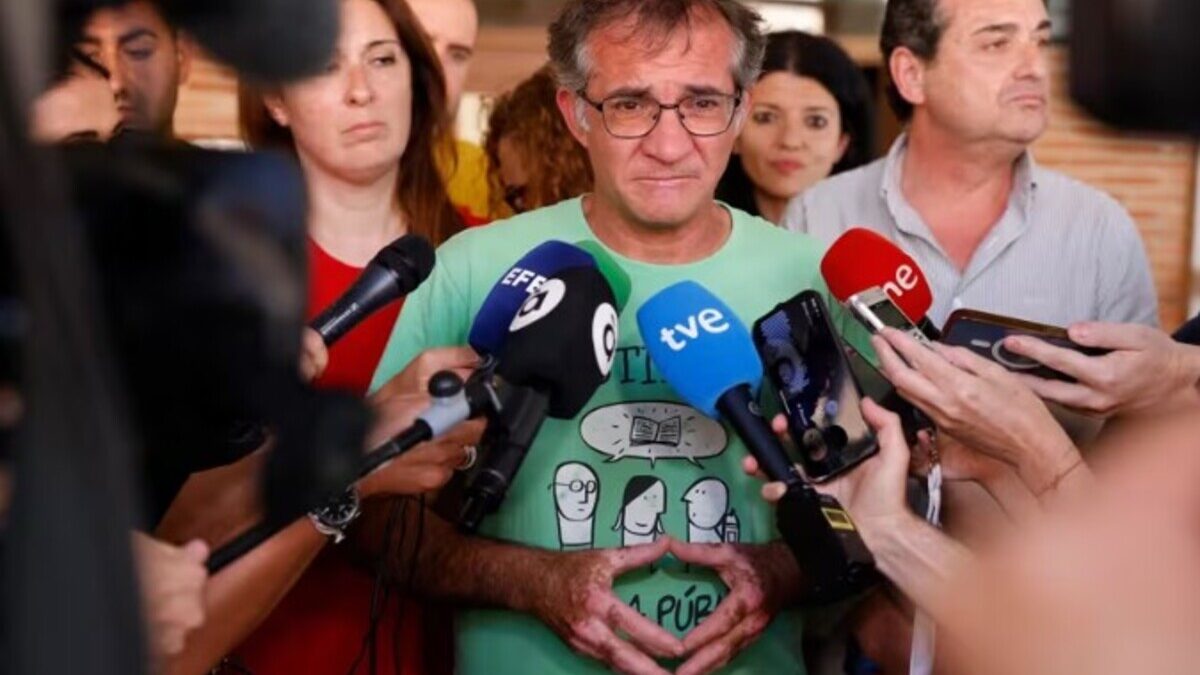 El representante de STEPV, Marc Candela, comparece ante los medios
