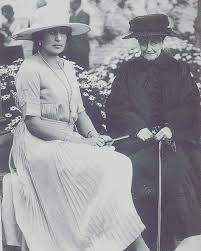 La Reina Victoria Eugenia y Eugenia de Montijo