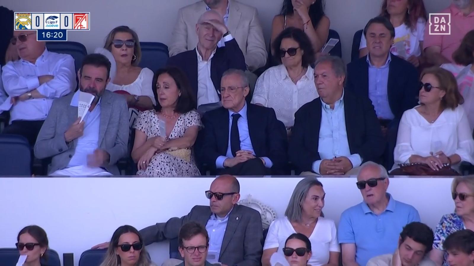 Florentino Pérez en el palco del Alfredo di Stéfano