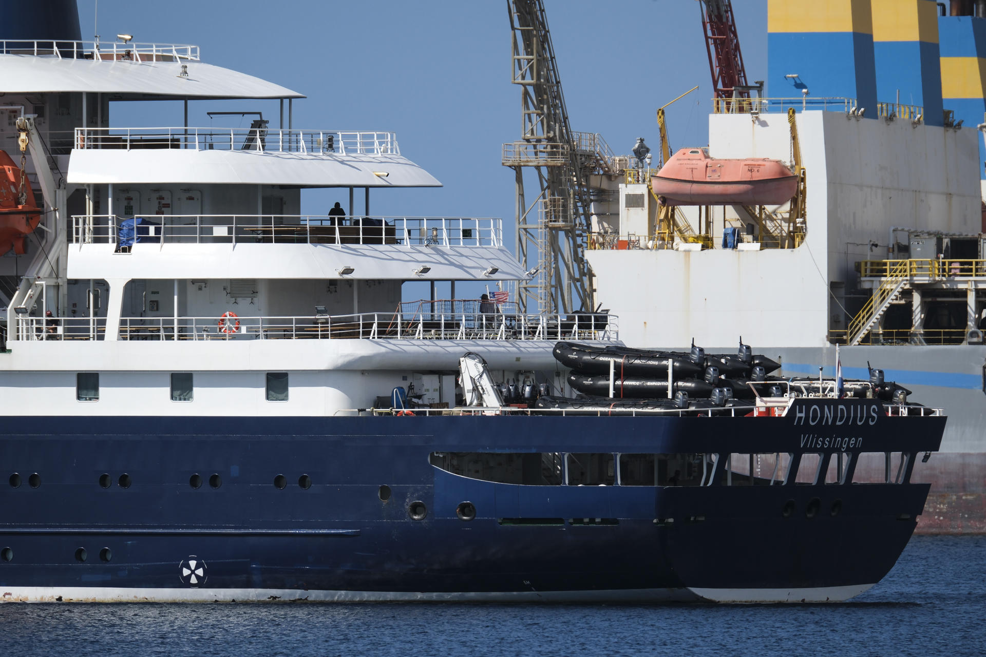 Muere un guardia civil durante el desembarco del MV Hondius Muere un guardia civil durante el desembarco del MV Hondius