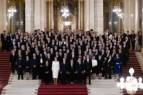 Budapest (Hungary), 09/05/2026.- Faction members of the ruling Tisza party pose for a family photo following the inaugural session of the new National Assembly in Budapest, Hungary, 09 May 2026. In the front row newly inaugurated Prime Minister Peter Magyar (3-L), flanked by Speaker of Parliament Agnes Forsthoffer (3-R) and Tisza's faction leader Andrea Bujdoso. (Hungría) EFE/EPA/Tibor Illyes HUNGARY OUT
