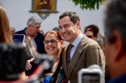 DOS HERMANAS (SEVILLA), 03/05/2026.- El presidente del PP de Andalucía y candidato a la reelección de la Presidencia de la Junta, Juanma Moreno, durante un acto celebrado este domingo en Dos Hermanas (Sevilla). EFE/Mauri Buhigas