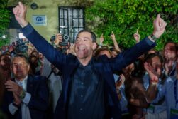 El candidato del PP-A a la reelección como presidente de la Junta, Juanma Moreno, ha celebrado la "importante victoria" obtenida por su partido en las elecciones andaluzas de este domingo. Europa Press