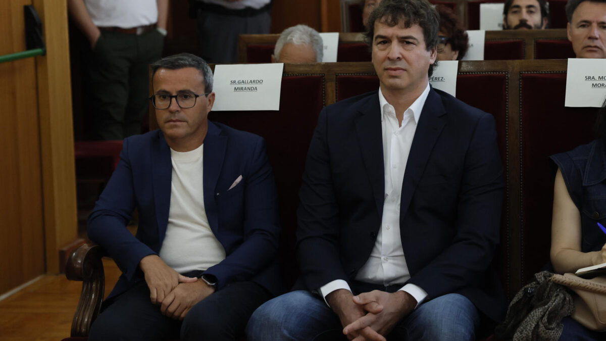BADAJOZ (ESPAÑA), 28/05/2026.- El hermano del presidente del gobierno David Sánchez y Miguel Ángel Gallardo, ex líder del PSOE extremeño, este jueves en la Audiencia de Badajoz, donde se inicia el juicio por el proceso de contratación de David Sánchez, hermano del presidente del Gobierno, en la Diputación de Badajoz. EFE/ Ballesteros POOL