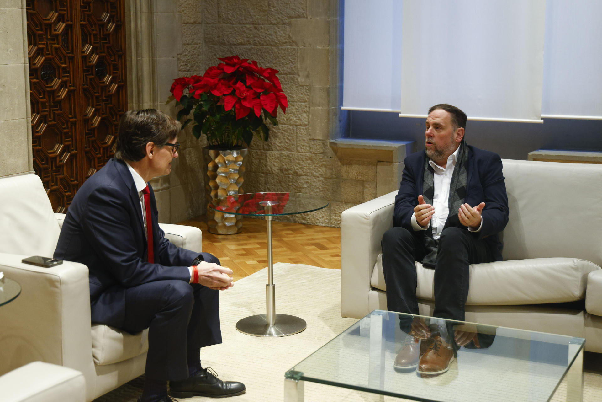GRAFCAT6349. BARCELONA, 09/01/2026.- El presidente de la Generalitat, Salvador Illa, se reúne con el lider de ERC, Oriol Junqueras, tras alcanzarse un acuerdo sobre el nuevo sistema de financiación autonómica que quiere aprobar el Gobierno y que supondrá 4.700 millones adicionales para Cataluña. EFE/Quique García