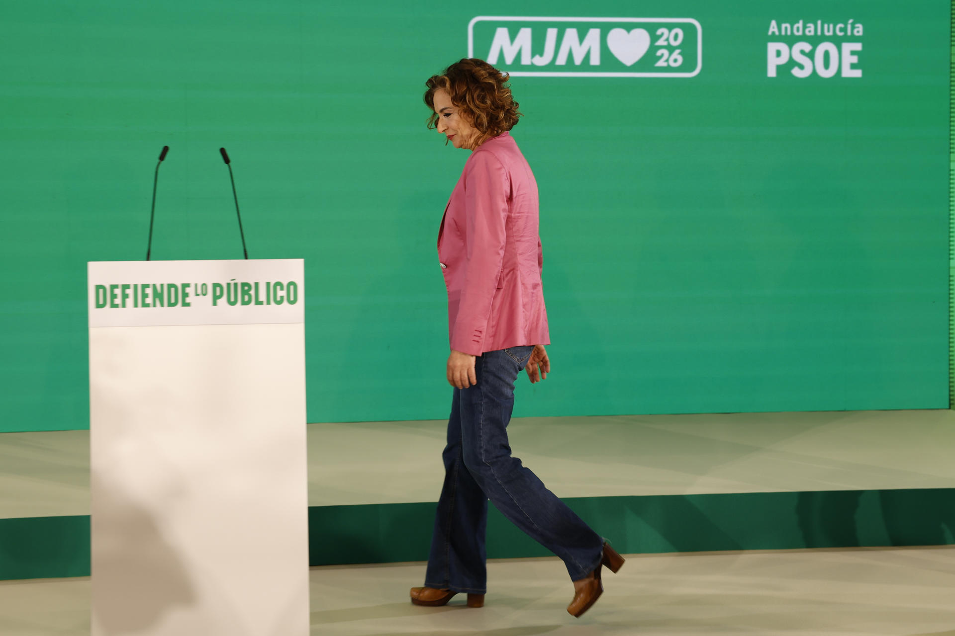 SEVILLA, 17/05/2026.- La candidata del PSOE a la presidencia de la Junta, María Jesús Montero, se dispone a valorar los resultados electorales del partido este domingo en Sevilla. EFE/Julio Muñoz