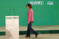 SEVILLA, 17/05/2026.- La candidata del PSOE a la presidencia de la Junta, María Jesús Montero, se dispone a valorar los resultados electorales del partido este domingo en Sevilla. EFE/Julio Muñoz