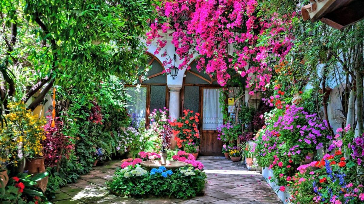 Los patios de Córdoba al llegar la primavera.