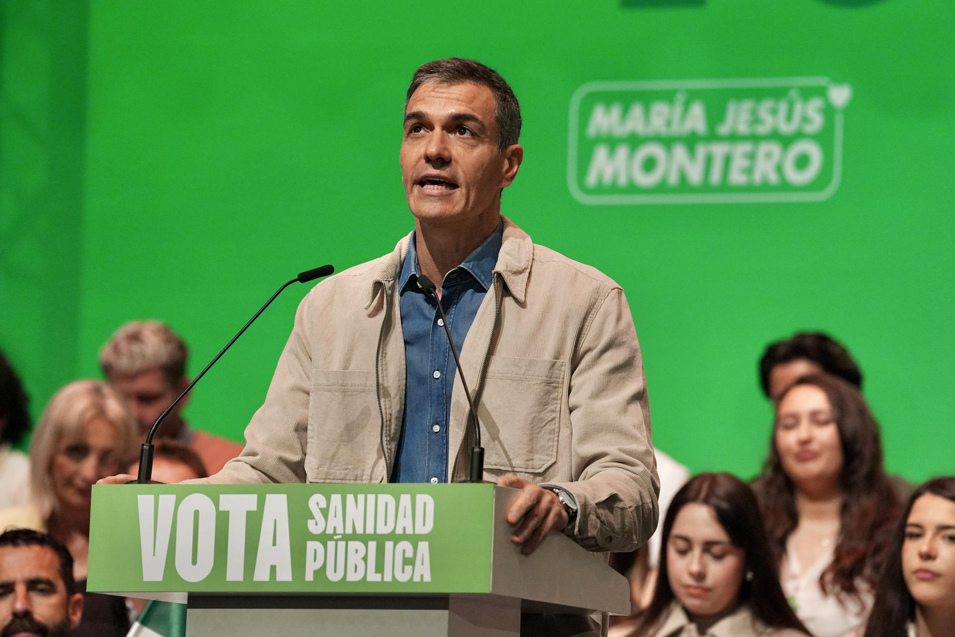 LA LÍNEA DE LA CONCEPCIÓN (CÁDIZ), 10/05/2026.- El presidente del Gobierno y secretario general del PSOE, Pedro Sánchez, interviene en un mitin celebrado este domingo en el Campo de Gibraltar. EFE/Román Ríos