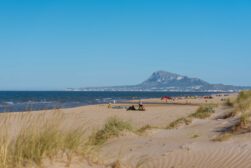 Playa en Oliva (Valencia) con Bandera Azul