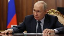 Vladimir Putin se reúne con Sergei Chemezov, director ejecutivo de la corporación estatal Rostec, en el Kremlin, Moscú, Rusia, el 7 de mayo de 2026.