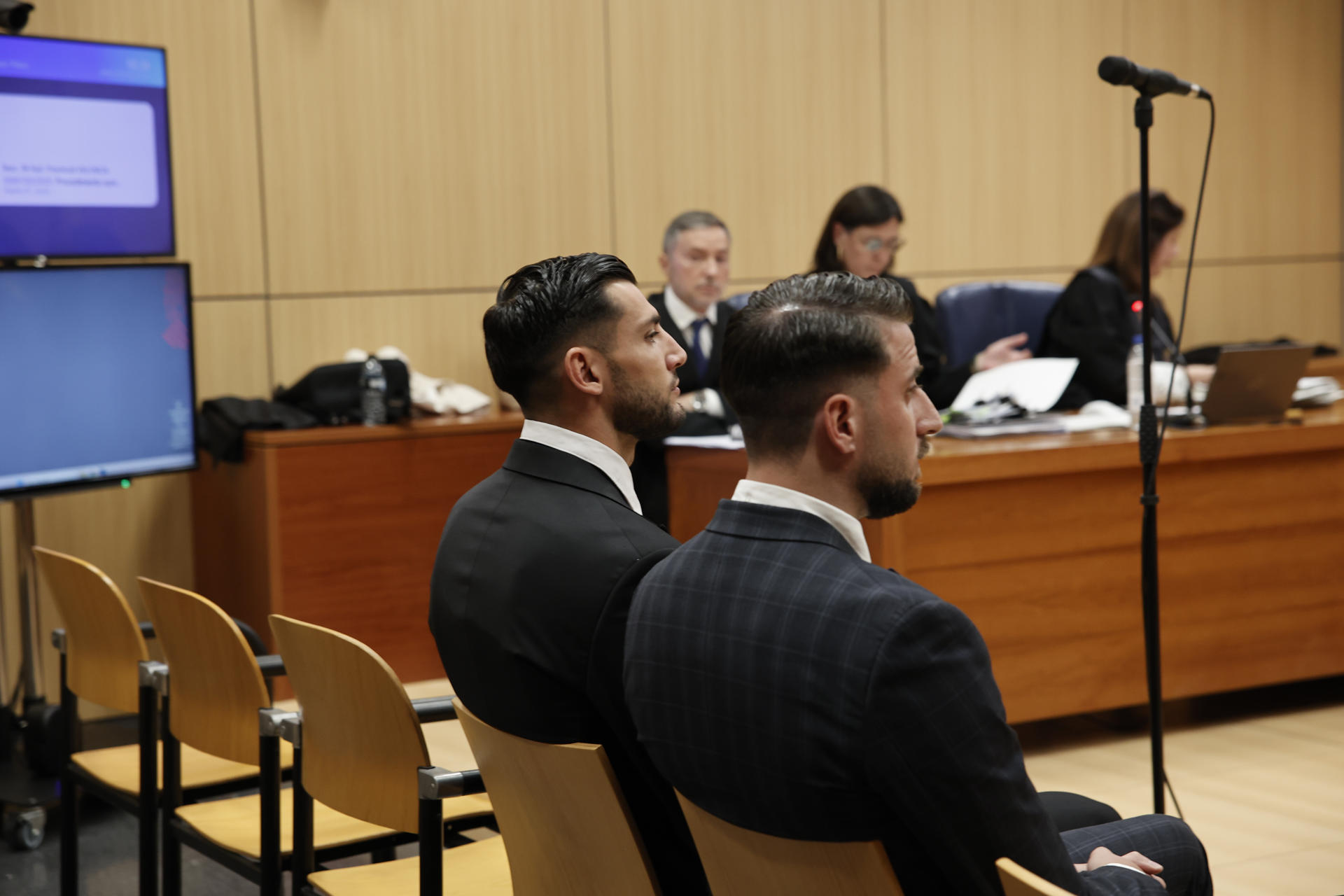 Los futbolistas Rafa Mir y Pablo Jara durante el juicio por sendas agresiones sexuales