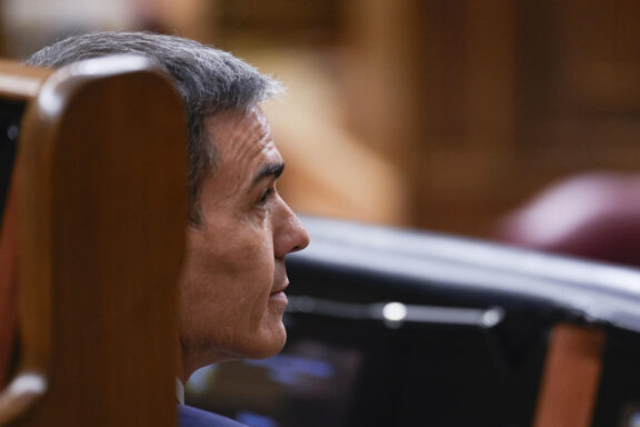 MADRID (ESPAÑA), 20/05/2026.- El presidente del Gobierno, Pedro Sánchez este miércoles durante el pleno del Congreso tras la imputación del expresidente José Luis Rodríguez Zapatero en la causa de Plus Ultra, que ha causado conmoción en el PSOE y rearma al PP en su campaña de oposición al jefe del Ejecutivo. EFE/Borja Sanchez-Trillo
