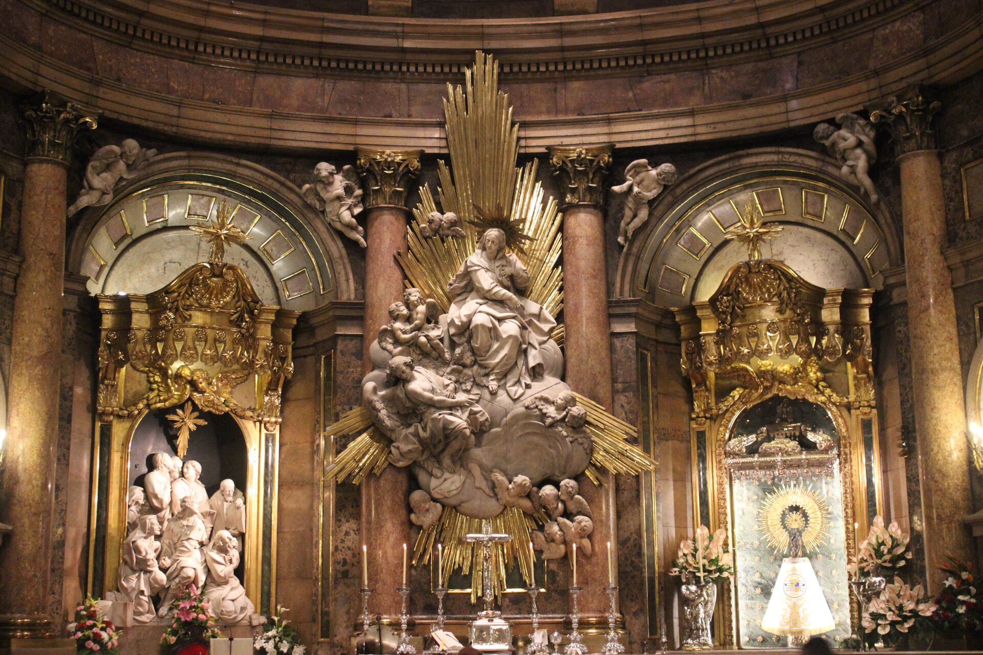 Zaragoza pedirá a la Unesco convertir a la Virgen del Pilar en Patrimonio Inmaterial de la Humanidad Zaragoza pedirá a la Unesco convertir a la Virgen del Pilar en Patrimonio Inmaterial de la Humanidad
