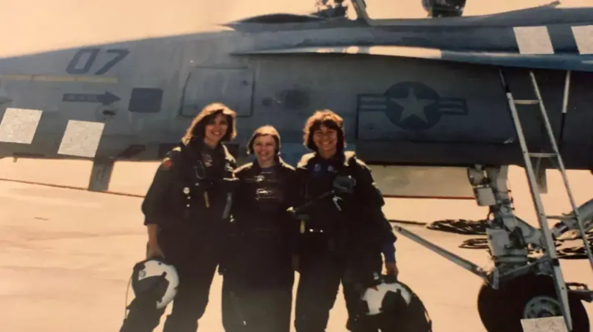 mujer piloto aviones de caza