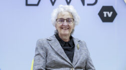 ZARAGOZA, 03/04/2022.- Fotografía de archivo del 3 de abril de 2022 de la periodista Soledad Gallego-Díaz durante una entrevista concedida a la Agencia EFE en Zaragoza. La periodista Soledad Gallego-Díaz ha fallecido la noche de este martes a los 75 años, ha informado el diario El País, del que fue directora. Gallego-Diaz fue la primera mujer que dirigió El País, además de ser corresponsal en numerosas capitales del mundo y lograr "la gran exclusiva de la Transición", la publicación del borrador de la Constitución de 1978, informa el mismo diario. EFE/ARCHIVO/Javier Cebollada