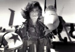 mujer piloto aviones de caza