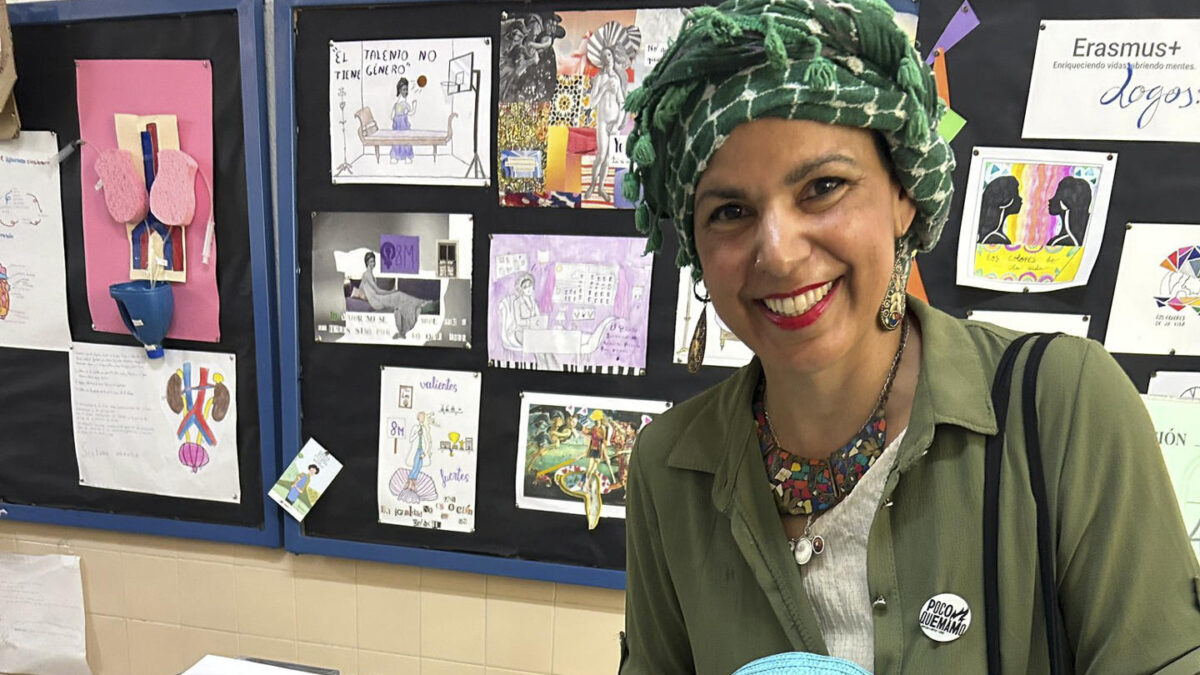 MADRID, 17/05/2026.- La coportavoz de Adelante Andalucía, Teresa Rodríguez, ha revelado este domingo tras votar en las elecciones andaluzas que tiene cáncer, en respuesta a una usuaria de la red social X que le preguntó de qué iba "disfrazada" al ver una foto de ella con un pañuelo en la cabeza junto a una urna. EFE/Fotografía publicada por Teresa Rodríguez en su cuenta de X SÓLO USO EDITORIAL / SÓLO DISPONIBLE PARA ILUSTRAR LA NOTICIA QUE ACOMPAÑA (CRÉDITO OBLIGATORIO)