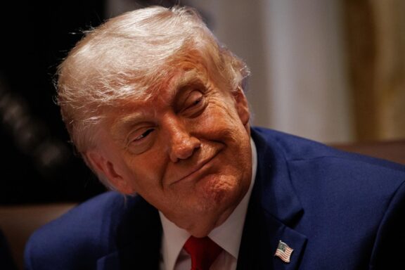 Washington (United States), 27/05/2026.- US President Donald Trump reacts during a Cabinet meeting in the Cabinet Room of the White House in Washington, DC, USA, 27 May 2026. Trump held the meeting with members of his Cabinet amid ongoing US-Iran negotiations. EFE/EPA/SAMUEL CORUM / POOL