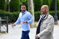 MADRID, 05/05/2026.- El comisionista Víctor de Aldama, este martes. El Tribunal Supremo ha dado este martes a las defensas para que preparen sus informes finales tras los ligeros cambios introducidos por la Fiscalía Anticorrupción en sus conclusiones, de manera que ha decidido reanudar el juicio al exministro José Luis Ábalos el próximo miércoles. La Sala tenía previsto dejar hoy visto para sentencia el juicio a Ábalos, su exasesor Koldo García y el comisionista Víctor de Aldama por el presunto amaño de contratos de mascarillas en plena pandemia a cambio de comisiones. El fiscal ha mantenido sus peticiones de 24 años de cárcel para Ábalos, 19 y medio para Koldo García y 7 para Aldama. EFE/ Mariscal