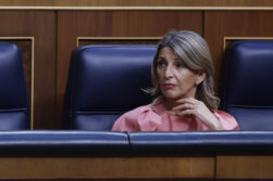 MADRID (ESPAÑA), 28/05/2026.- La vicepresidenta segunda y ministra de Trabajo, Yolanda Díaz durante la sesión plenaria del Congreso celebrada este jueves. EFE/ Javier Lizón