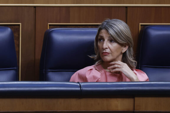 MADRID (ESPAÑA), 28/05/2026.- La vicepresidenta segunda y ministra de Trabajo, Yolanda Díaz durante la sesión plenaria del Congreso celebrada este jueves. EFE/ Javier Lizón