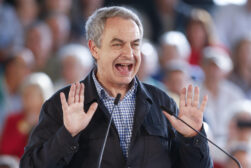 CÁRTAMA (MÁLAGA), 01/05/2026.- El expresidente del Gobierno José Luis Rodríguez Zapatero interviene durante un acto de campaña del PSOE celebrado este viernes en la Ciudad Deportiva de Cártama. EFE/ Jorge Zapata