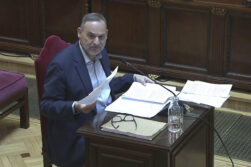 MADRID, 04/05/2026.- Captura de la señal del Tribunal Supremo en la que aparece el exministro José Luis Ábalos durante su declaración, este lunes. El juicio contra Ábalos entra este lunes en su recta final con el turno del también exdirigente socialista, que responderá a las acusaciones del comisionista Víctor de Aldama sobre el cobro de mordidas dirigidas también -dijo- a financiar al PSOE. EFE/ Señal Del Tribunal Supremo SOLO USO EDITORIAL/SOLO DISPONIBLE PARA ILUSTRAR LA NOTICIA QUE ACOMPAÑA (CRÉDITO OBLIGATORIO)
