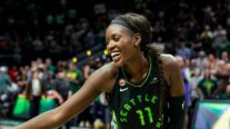 Awa Fam en la victoria frente a las Washingotn Mystics por 97-85.
