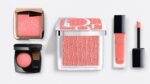 Las claves beauty del verano: coral blush, labios rosa y glam noventero