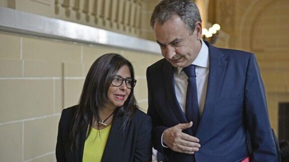 Delcy Rodríguez y José Luis Rodríguez Zapatero.