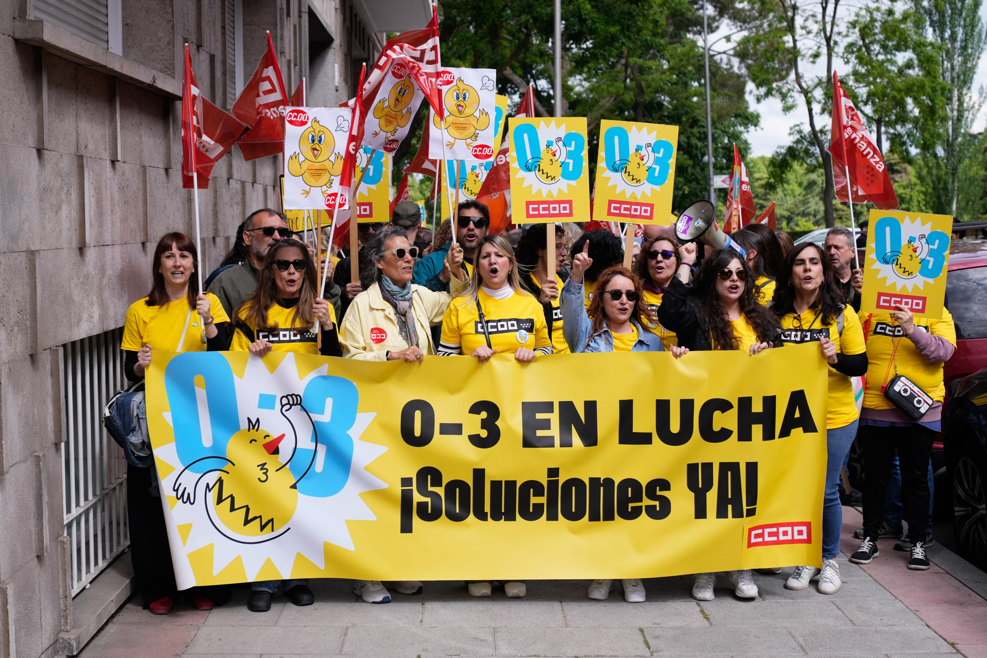 MADRID, 07/05/2026.- La Plataforma Laboral de Escuelas Infantiles convoca una concentración de la educadoras en huelga indefinida, este jueves en Madrid.-EFE/ Borja Sanchez-Trillo