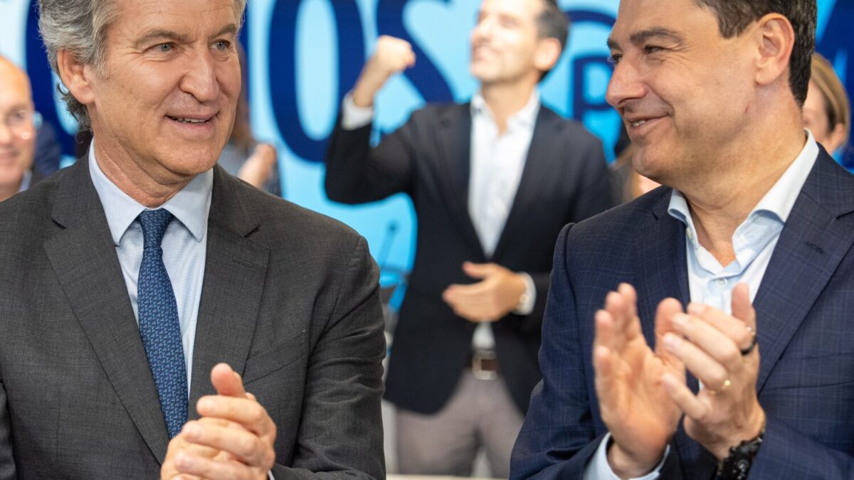 Alberto Núñez Feijóo y el PP reciben a Juanma Moreno
