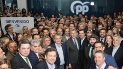 Alberto Núñez Feijóo y el PP reciben a Juanma Moreno