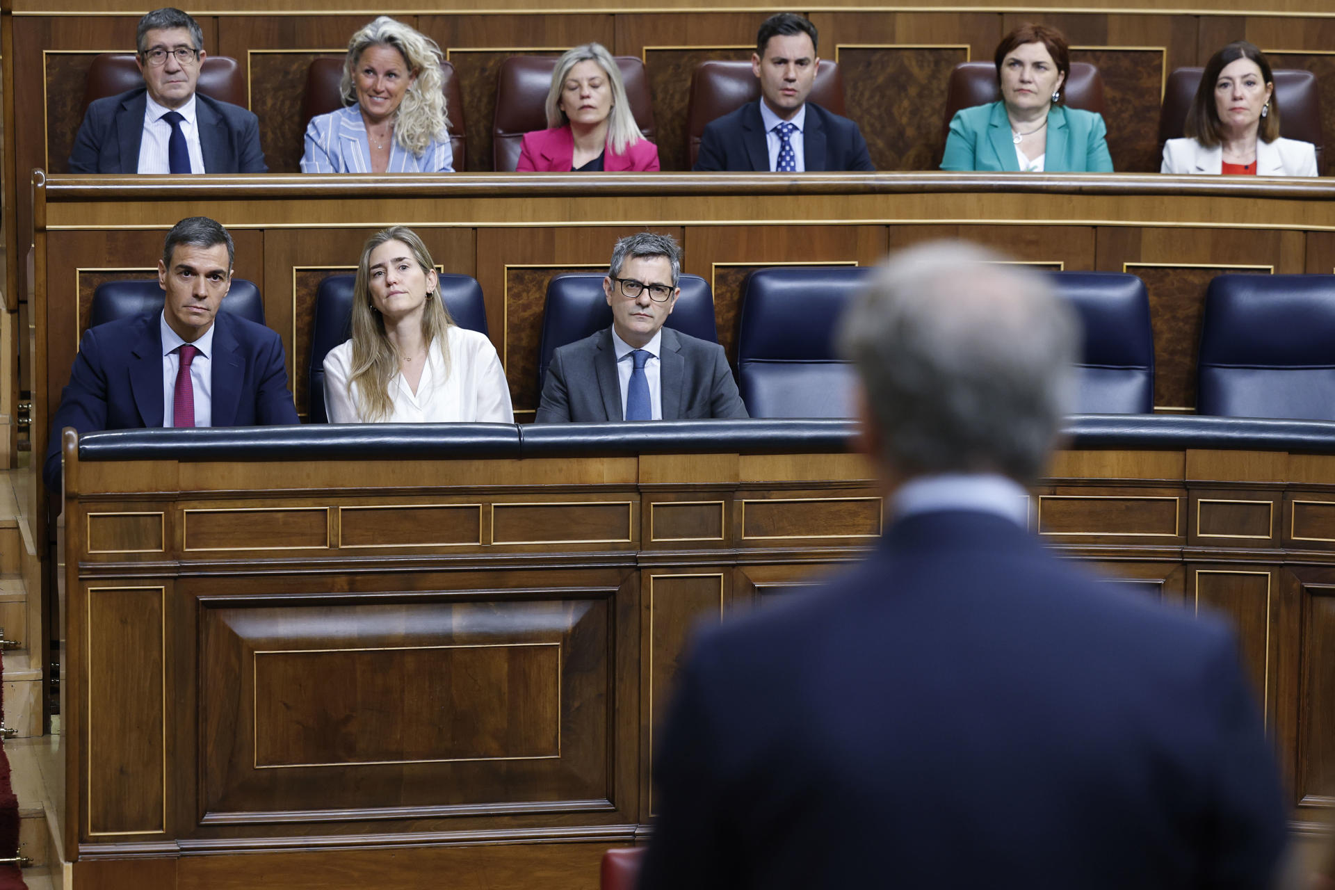 MADRID (ESPAÑA), 20/05/2026.- El líder del PP, Alberto Núñez Feijóo, replica al presidente del Gobierno, Pedro Sánchez, este miércoles durante el pleno del Congreso tras la imputación del expresidente José Luis Rodríguez Zapatero en la causa de Plus Ultra, que ha causado conmoción en el PSOE y rearma al PP en su campaña de oposición al jefe del Ejecutivo. EFE/Chema Moya