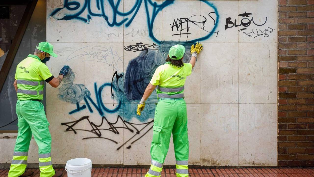 Grafitis en Zaragoza - Sociedad