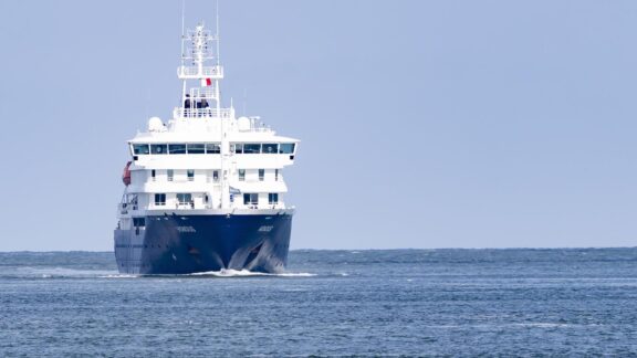 El crucero Hondius a su llegada al puerto de Róterdam.