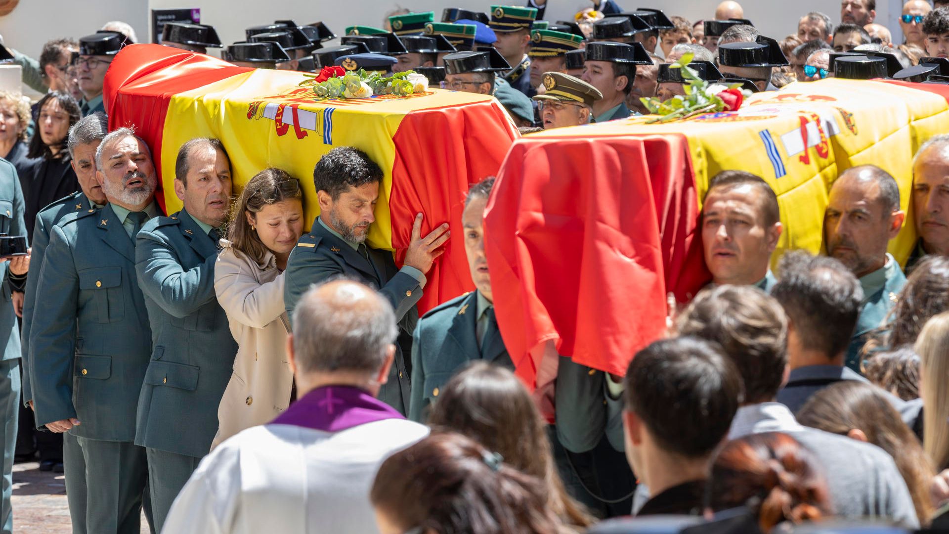 Misa funeral en honor a los dos agentes de la Guardia Civil fallecidos en Huelva.