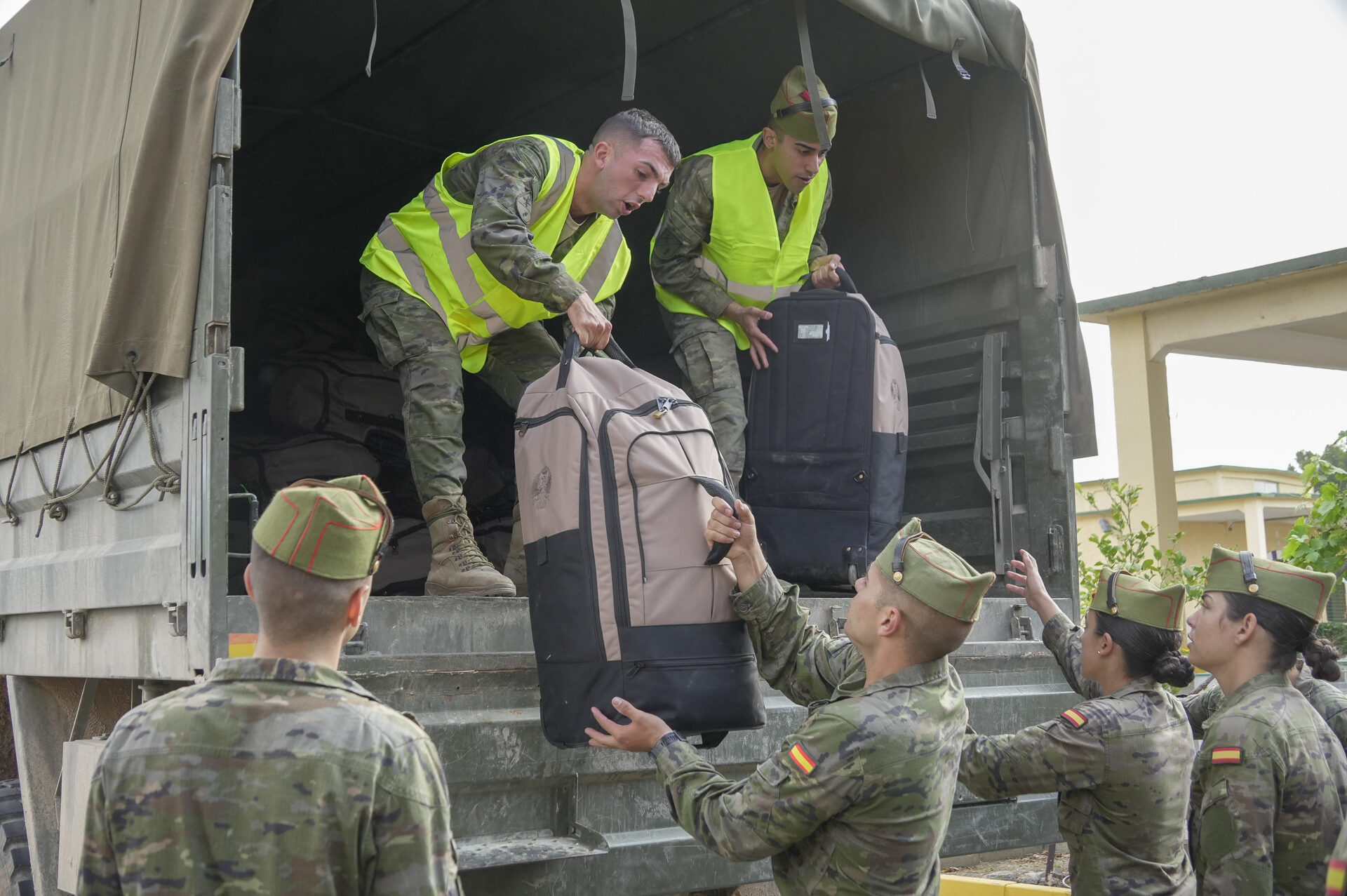 Militares españoles en el inicio del despliegue estratégico