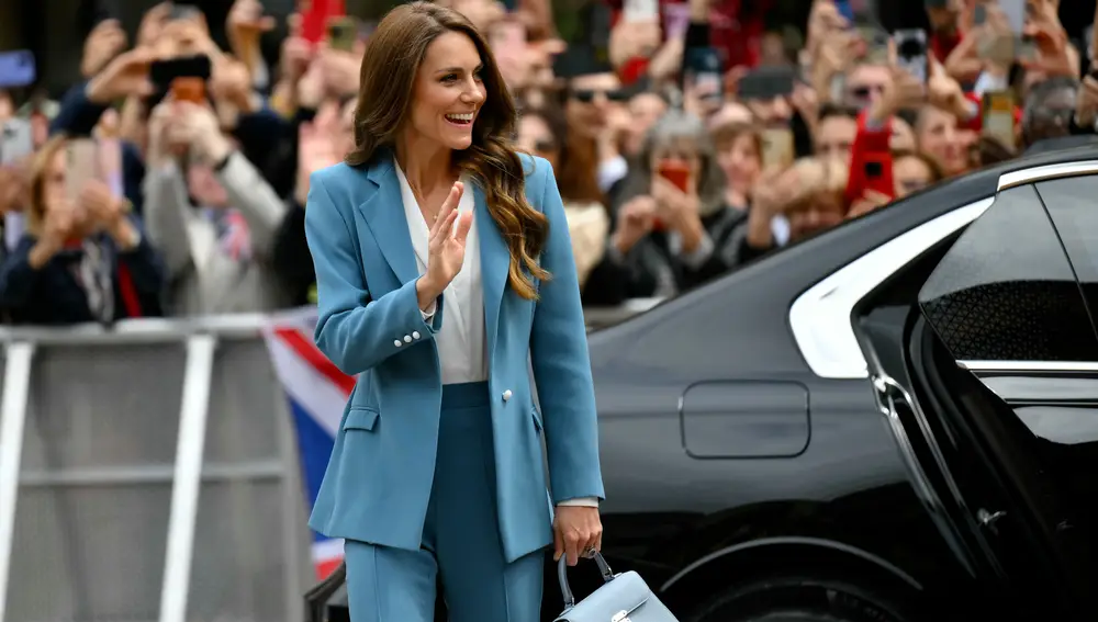 Kate Middleton se gastó más de 25.000 euros en su look italiano: "Su traje pantalón valía 2.300 euros, pero las joyas fueron más caras"