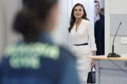 ARANJUEZ (MADRID), 21/05/2026.- La reina Letizia, visita la Academia de Oficiales de la Guardia Civil, este jueves, en Aranjuez. EFE/Chema Moya