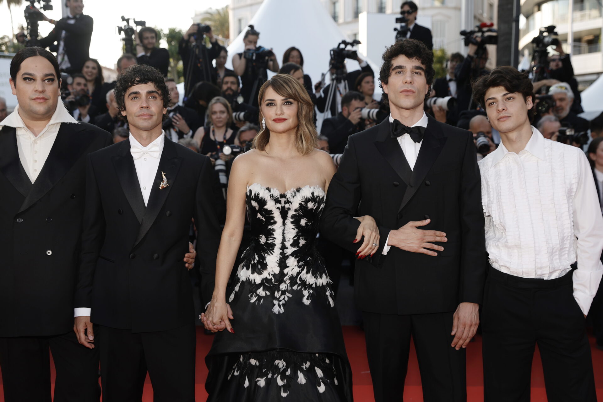 CANNES (France), 23/05/2026.- (L-R) Carlos Gonzalez, Javier Ambrossi, Penelope Cruz, Javier Calvo, Milo Quifes attend the closing ceremony of the 79th annual Cannes Film Festival, in Cannes, France, 23 May 2026. The film festival runs from 12 to 23 May 2026. (Cine, Francia) EFE/EPA/TERESA SUAREZ
