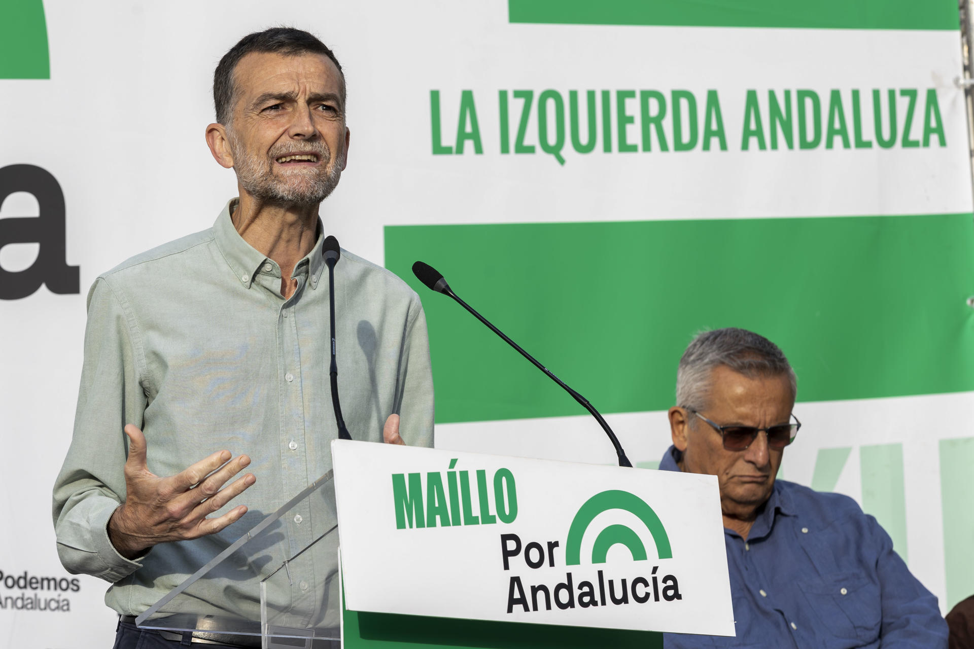 HUELVA, 07/05/2026.- El candidato de Por Andalucía a la Presidencia de la Junta de Andalucía, Antonio Maíllo, participa en el acto central de campaña del partido, este jueves en la plaza del Antiguo Estadio Colombino, en Huelva. EFE/Alberto Díaz
